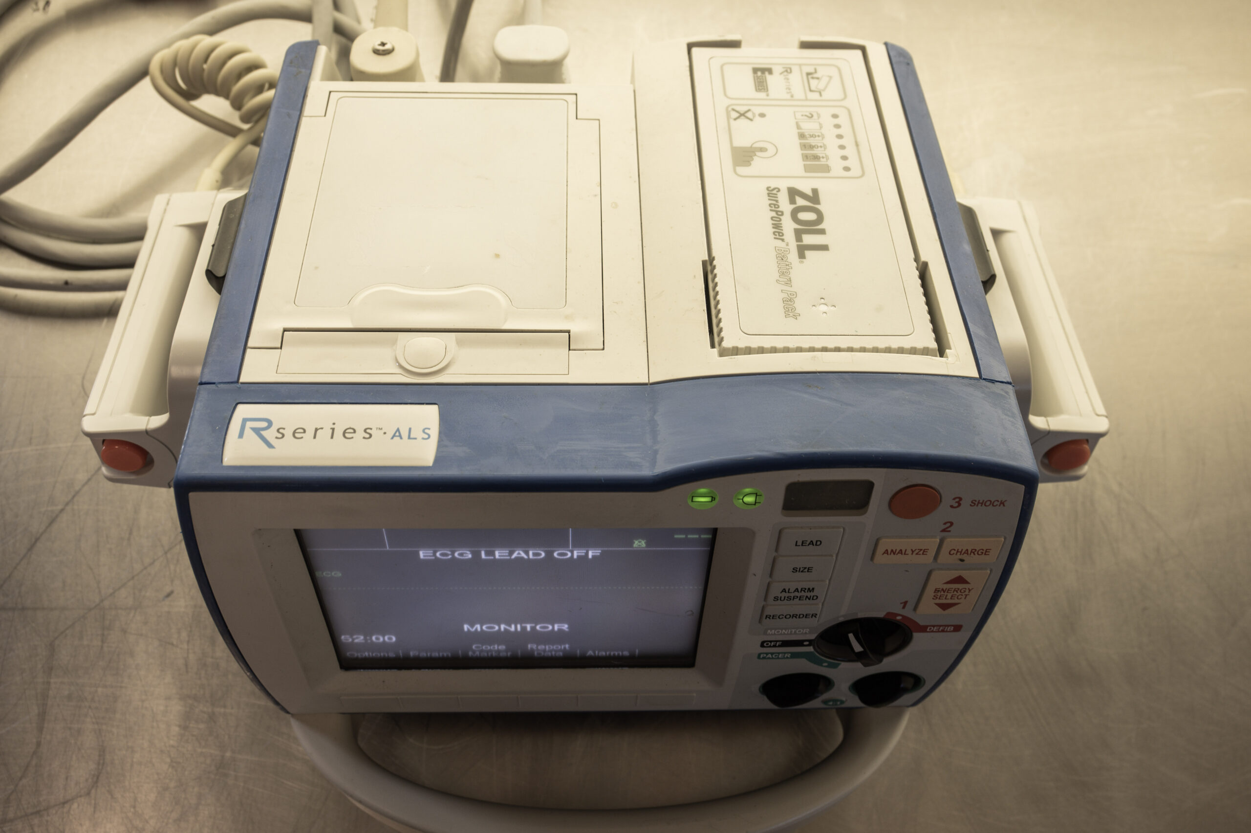 ZOLL R Series ALS Biphasic Defibrillator Patient Monitor - Image 4