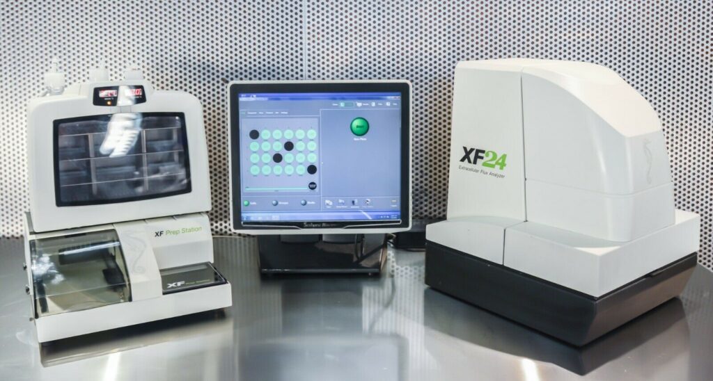 Seahorse Bioscience XF24 Extracellular Flux Analyzer w/ XF Prep Station Pinnacle Medical Equipment