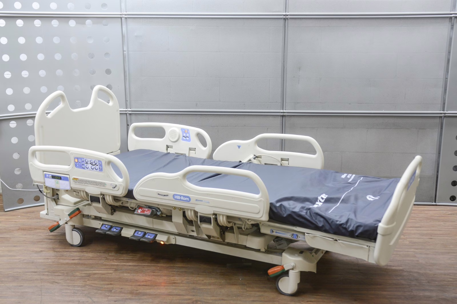 Hill-rom Versacare P3200 Premium Hospital Bed + Mattress w/ Free Shipping - Image 5