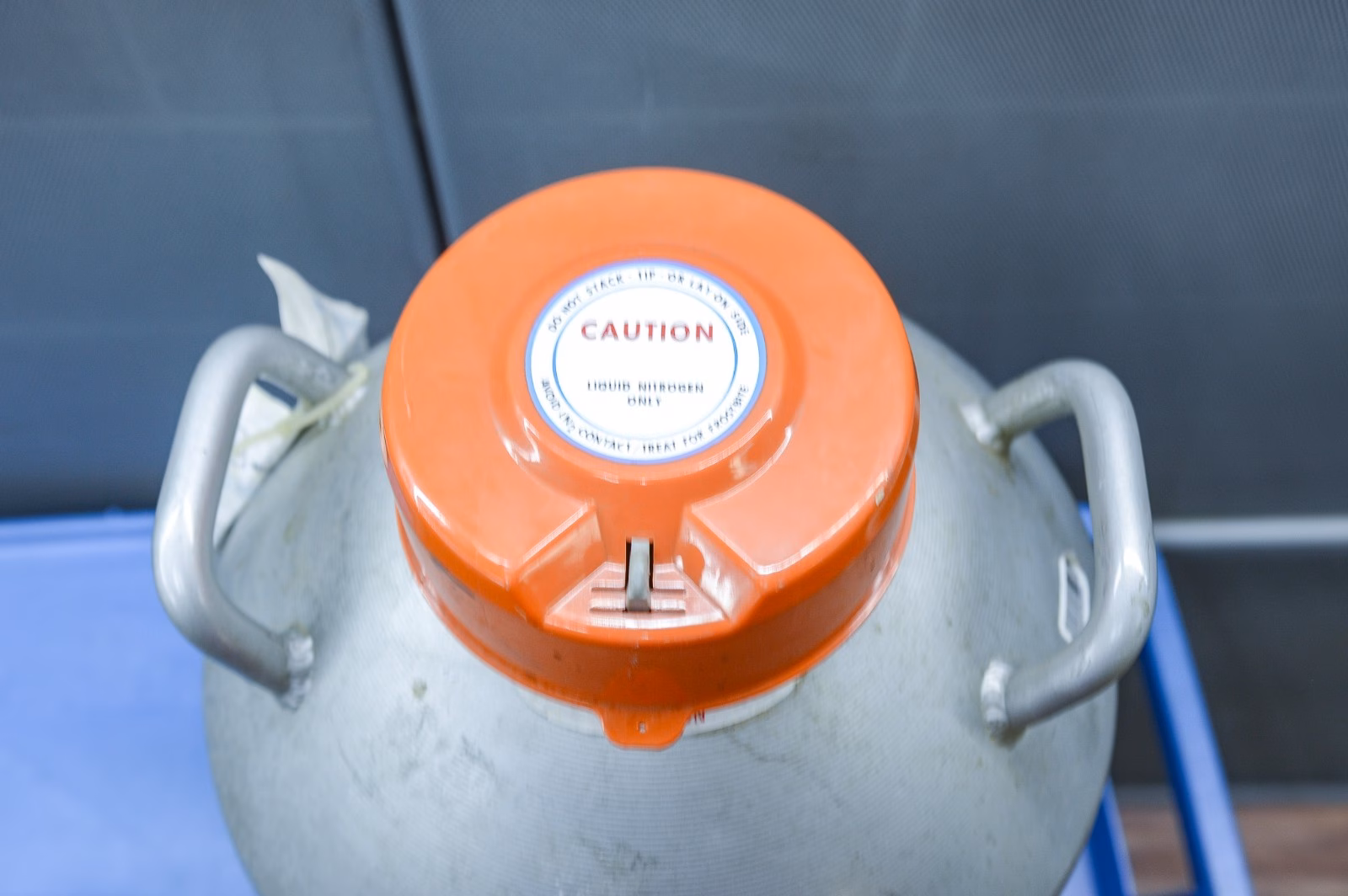 MVE Cryogenics ORION ET-17 Cryo Tank Dewar (17 L) – Lightweight, Farm Grade - Image 3