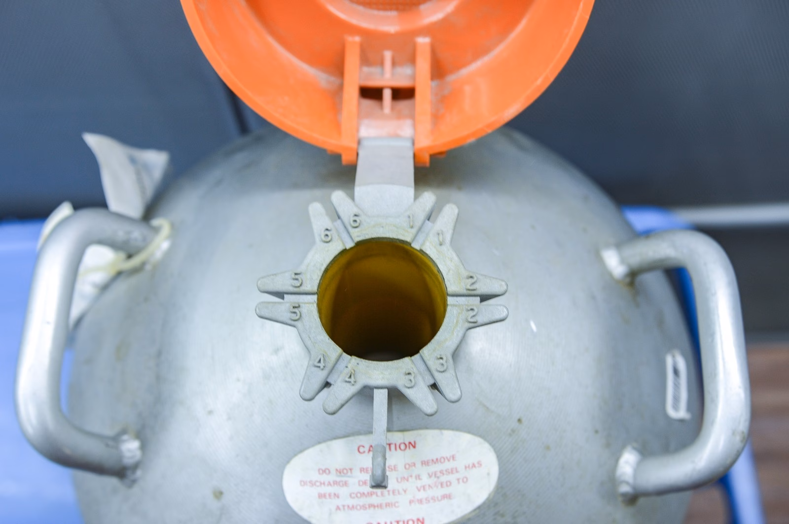 MVE Cryogenics ORION ET-17 Cryo Tank Dewar (17 L) – Lightweight, Farm Grade - Image 4