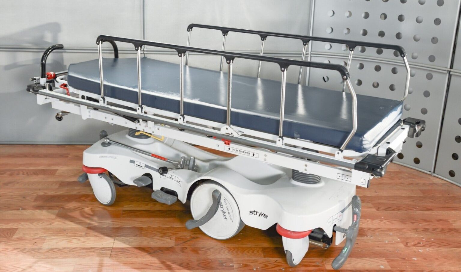 Stryker Model 1037 Big Wheel Trauma Stretcher w/ Mattress - Pinnacle ...