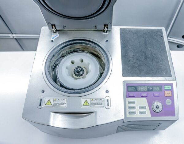 Tomy MicroTwin 16000 RPM Refrigerated Benchtop Microcentrifuge - Image 11