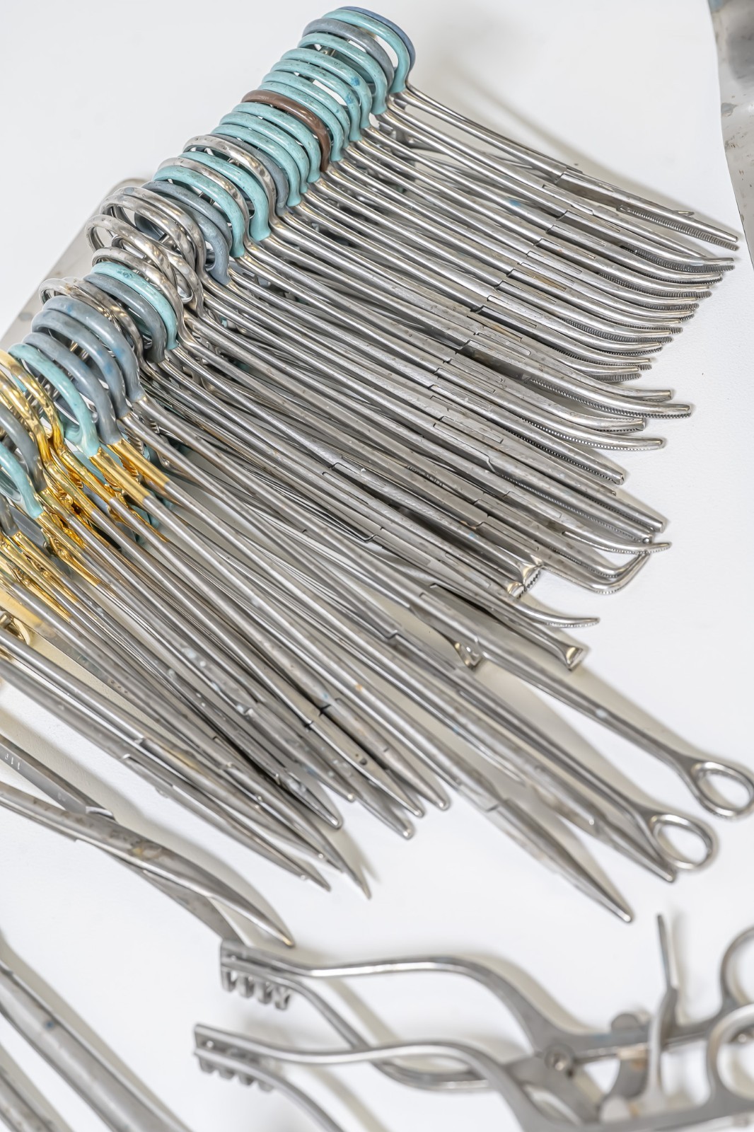 60pc Surgical Instrument Lot Forceps Retractors Clamps w/ Sterilization Case - Image 11