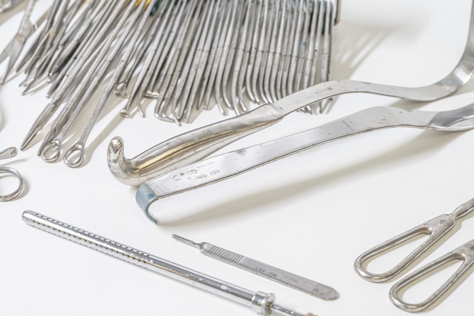 60pc Surgical Instrument Lot Forceps Retractors Clamps w/ Sterilization Case - Image 13