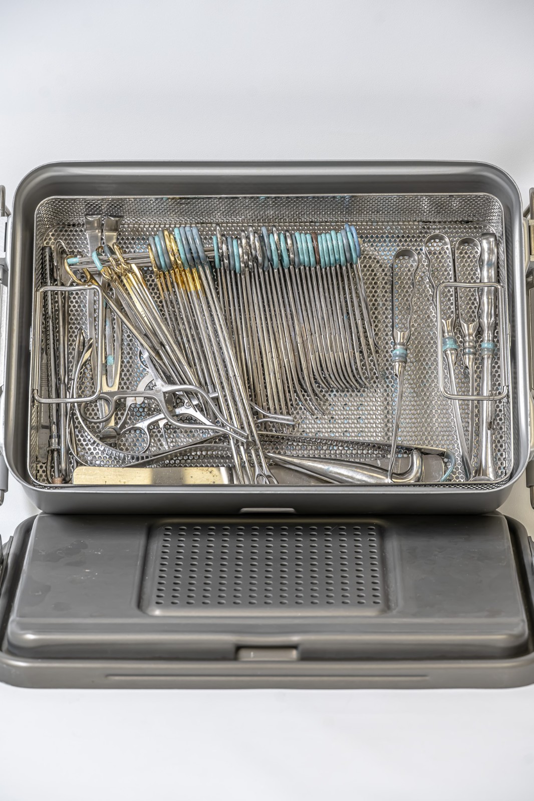 60pc Surgical Instrument Lot Forceps Retractors Clamps w/ Sterilization Case - Image 15