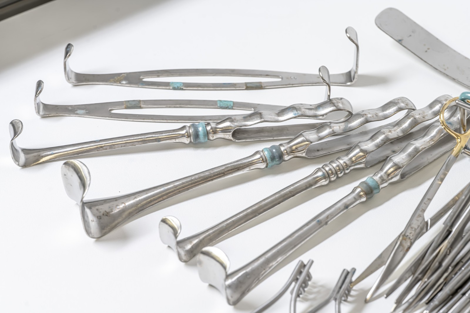 60pc Surgical Instrument Lot Forceps Retractors Clamps w/ Sterilization Case - Image 6