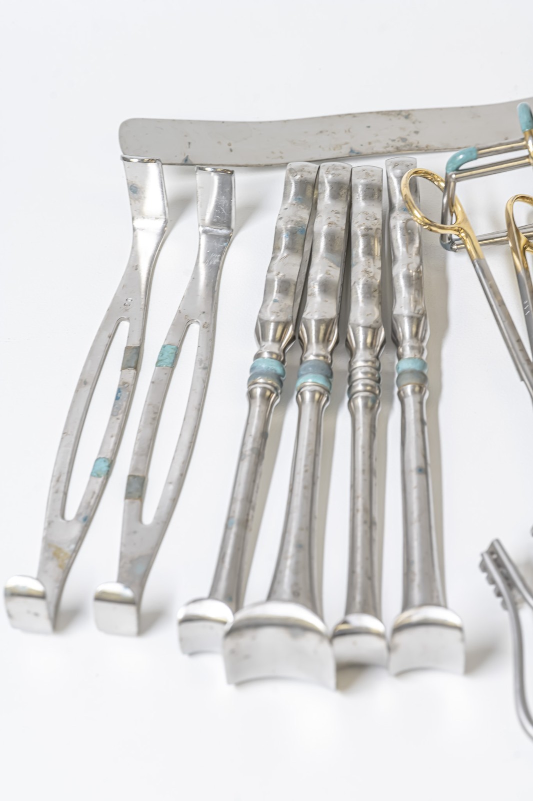 60pc Surgical Instrument Lot Forceps Retractors Clamps w/ Sterilization Case - Image 7