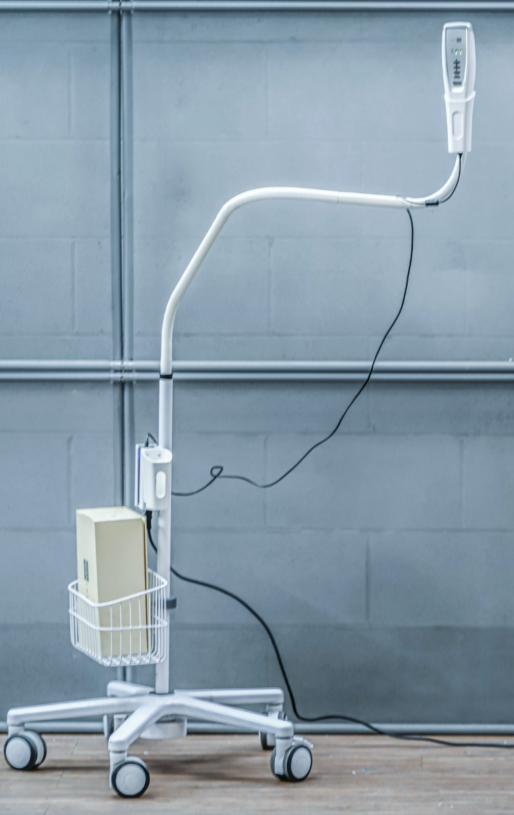 Nextvein Model V800NV Handheld Vein Finder System w/Extended Reach Wheeled Stand - Image 3