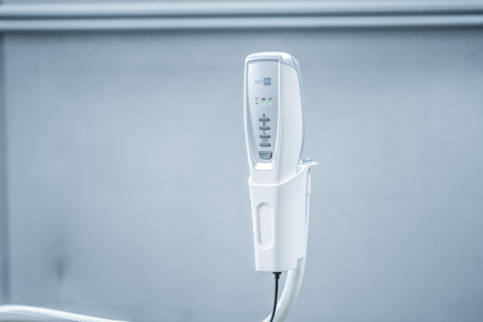 Nextvein Model V800NV Handheld Vein Finder System w/Extended Reach Wheeled Stand - Image 8