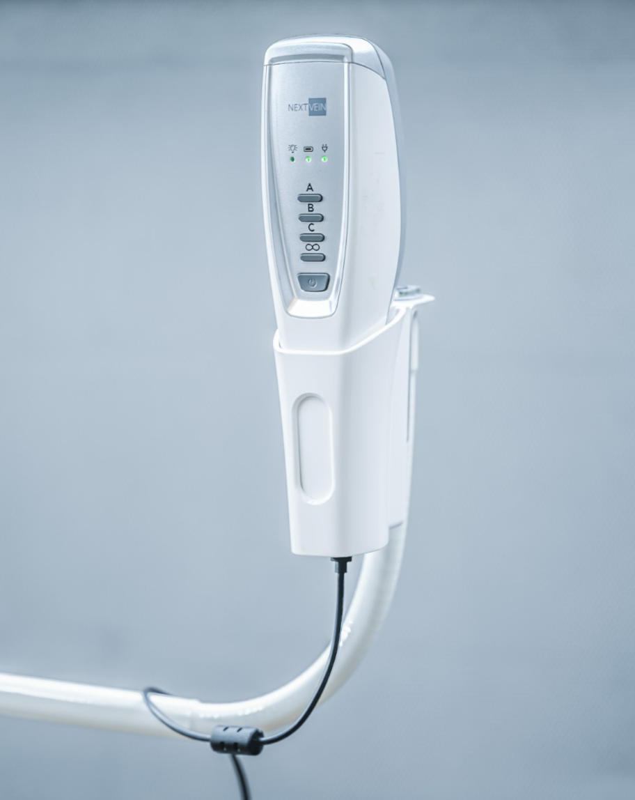 Nextvein Model V800NV Handheld Vein Finder System w/Extended Reach Wheeled Stand