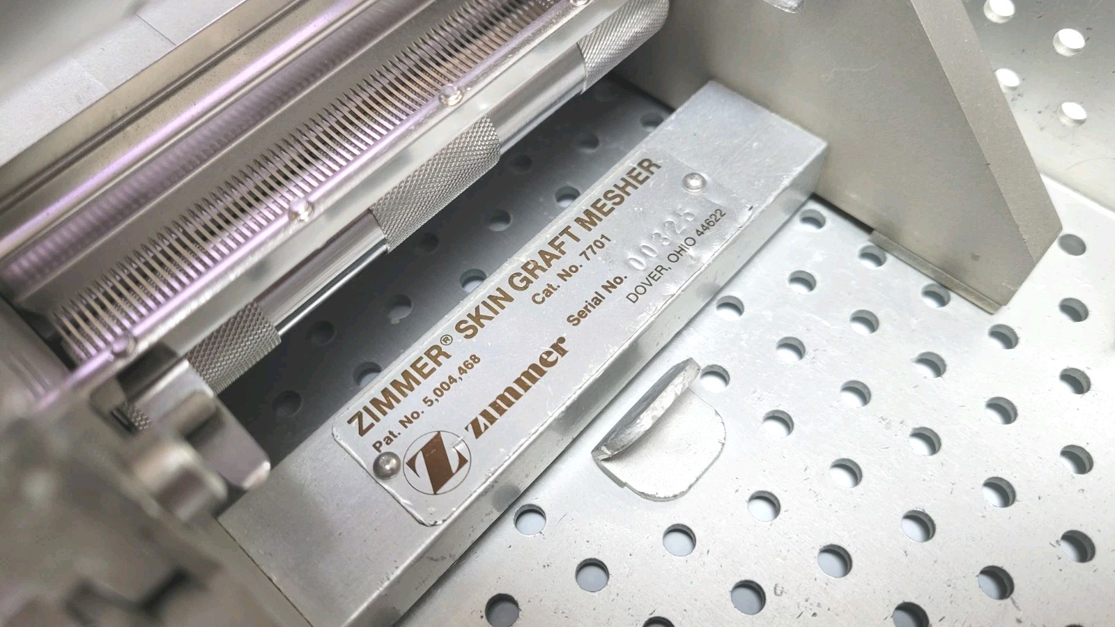 Zimmer 7701 Skin Graft Mesher w/ Handle & Sterilization Case - Image 6