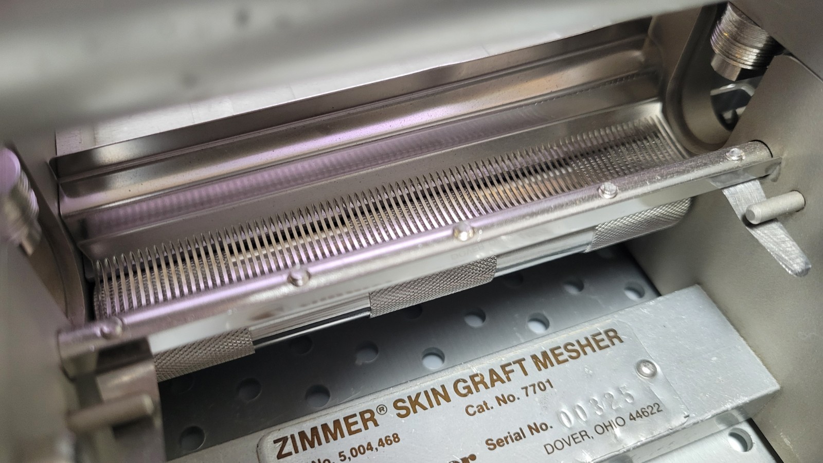 Zimmer 7701 Skin Graft Mesher w/ Handle & Sterilization Case - Image 7